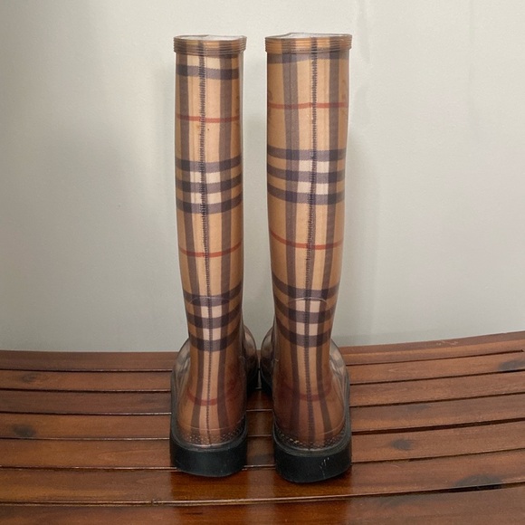 Burberry rain boots - Picture 7 of 8
